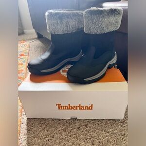 New in box!Timberland insulated boots